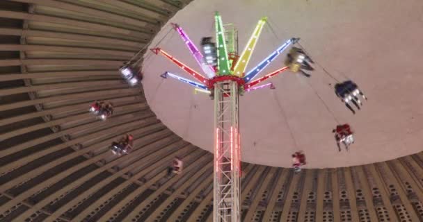 Ketting Carrousel Drop Tower Kermis Attractiepark Ride Hall — Stockvideo