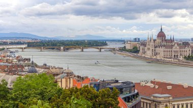 Budapeşte Macaristan 'da Tuna Nehri üzerindeki Margaret Köprüsü