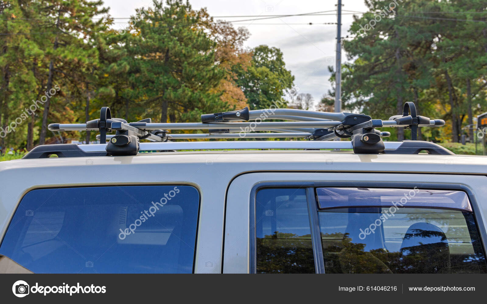 Dual Bicycle Carrier Bike Rack Suv Roof Locks Stock Photo by ©Baloncici