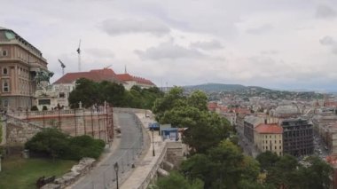 Budapeşte, Macaristan - 31 Temmuz 2022: Tuna Nehri üzerindeki Zincir Köprüsü İnşaat Alanı Budapeşte Şehri Panorama.