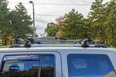 Araç Çatısı 'nda İki Bisiklet Taşıyıcı Bisiklet Rafı