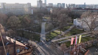 Belgrad, Sırbistan - 18 Şubat 2022: Soğuk Kış Öğleden Sonra Başkentinde Yugoslav Tiyatrosu ve Park Manjez 'in Hava Görüntüsü.