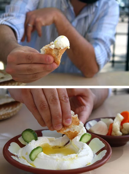 Labneh dompelen en het aanbieden van — Stockfoto