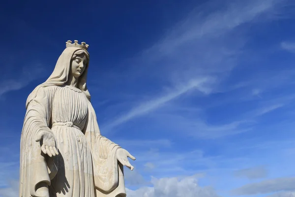 Una Statua Della Vergine Maria Contro Cielo Blu Libano — Foto Stock