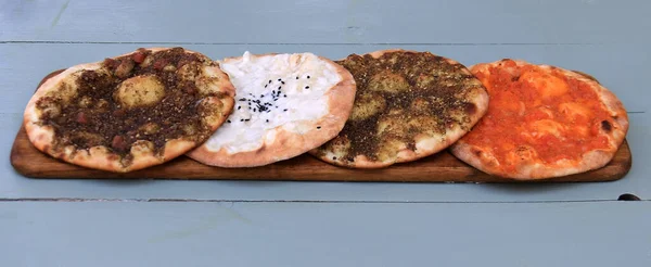 Insieme Maouajanet Libanese Manaqish Zaatar Formaggio Lahm Ajin — Foto Stock