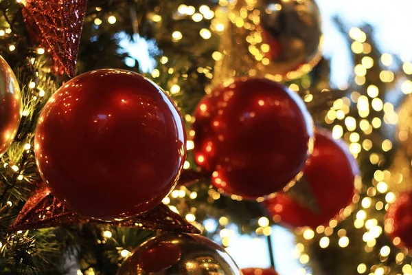 Rode Kerstballen Gouden Lampjes — Stockfoto