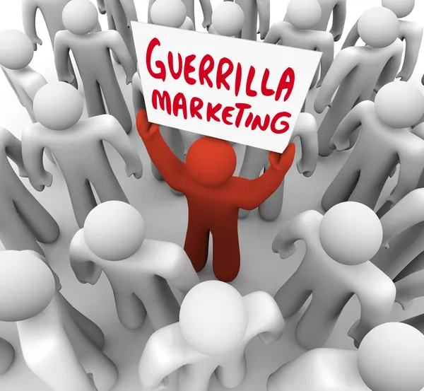 Guerilla-Marketing-Mann mit Schilder-Werbetaktik — Stockfoto