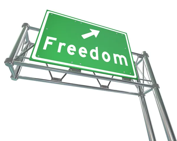 Ελευθερία αυτοκινητόδρομο πινακίδα που δείχνει στην ελευθερία και ανεξαρτησία — Φωτογραφία Αρχείου