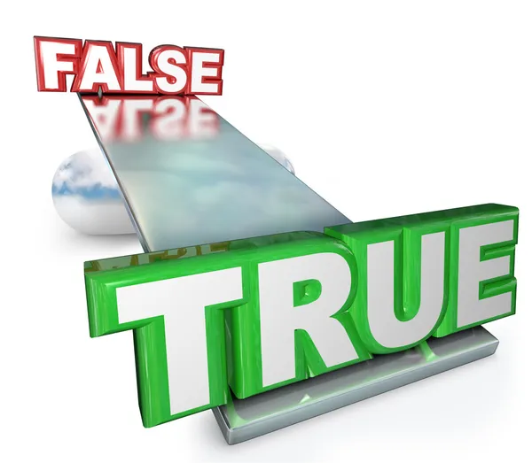 Verdadero Vs Verdad Falsa Contra las Mentiras Balance See-Saw — Foto de Stock