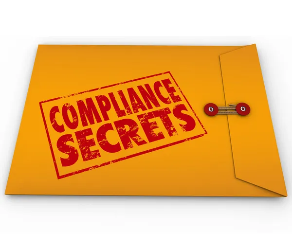 Compliance Geheimnisse Wörter auf einem gelben Umschlag — Stockfoto