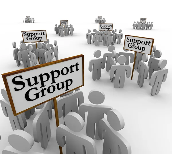 Grupo de Apoio Pessoas Reunião em torno de Sinais Ajuda — Fotografia de Stock
