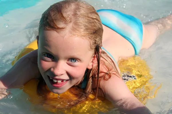 Im Schwimmbad — Stockfoto