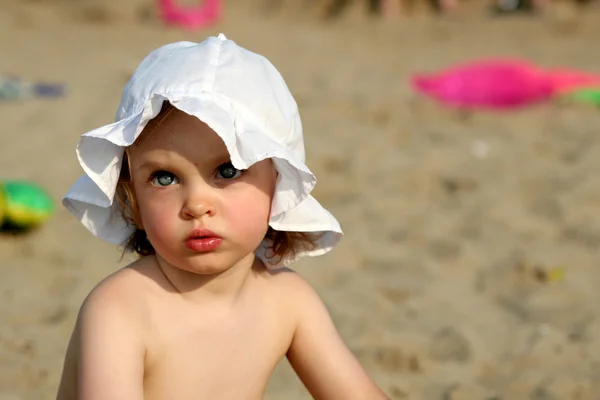 Baby at lake — Stock Photo, Image