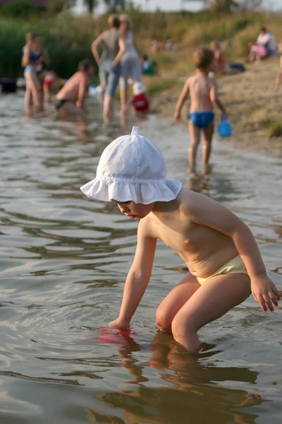 Baby at lake — Stock Photo, Image