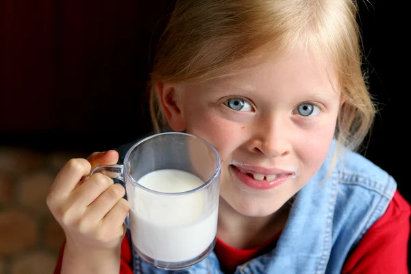 Drink milk — Stock Photo, Image
