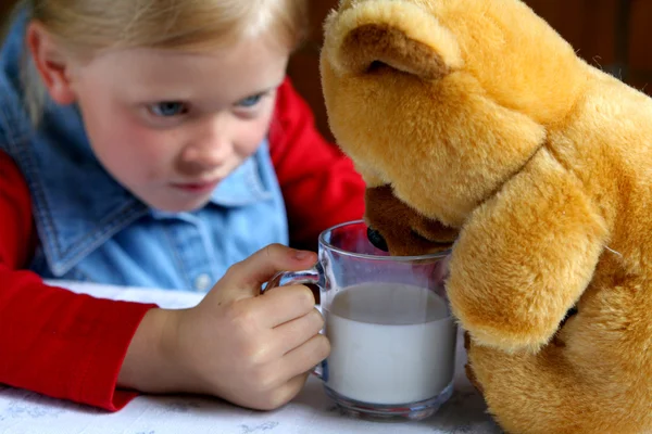 Drink milk — Stock Photo, Image