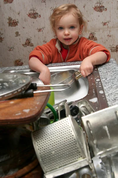 Washing the dishes — Stock Photo, Image