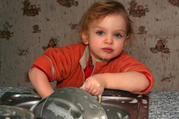 Washing the dishes — Stock Photo, Image