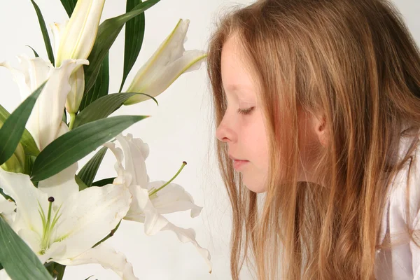 Girl and lilies — Stock Photo, Image