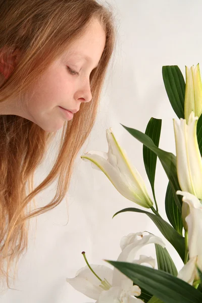Girl and lilies — Stock Photo, Image
