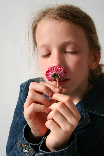 Er liebt mich, er liebt mich nicht — Stockfoto