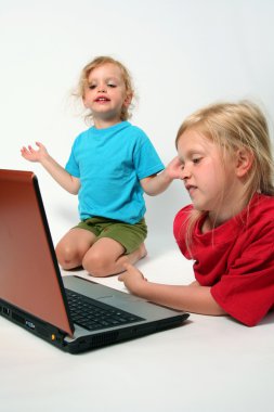 dizüstü bilgisayarda oynama