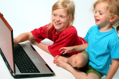 dizüstü bilgisayarda oynama