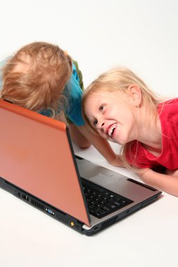 dizüstü bilgisayarda oynama