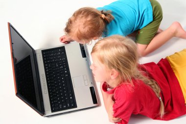 dizüstü bilgisayarda oynama