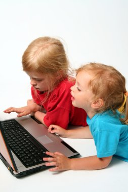 dizüstü bilgisayarda oynama