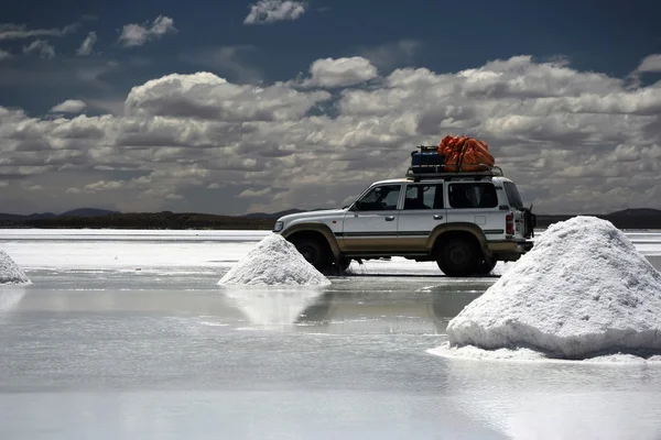 Off-Road på salt lake — Stockfoto