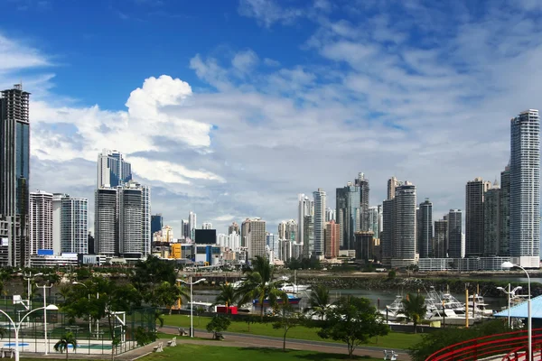 Vista moderna da cidade — Fotografia de Stock