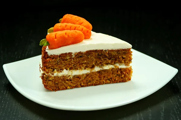 Tranche de gâteau aux carottes — Photo