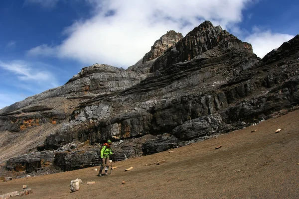 Climbing at mountains — Stock Photo, Image