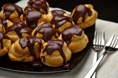 Çikolatalı profiterol