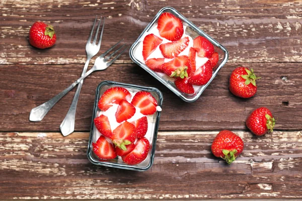 Strawberry dessert in a glass bowl — Stock Photo, Image