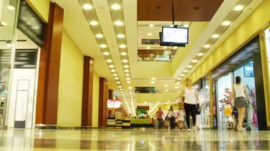çok düzeyli Alışveriş Merkezi, zaman atlamalı