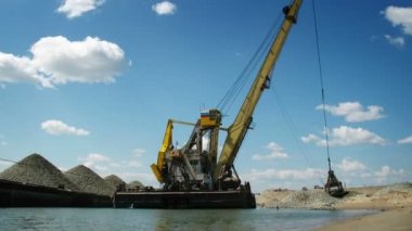 Port crane working