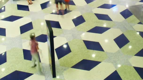 Centre commercial à plusieurs niveaux, laps de temps 