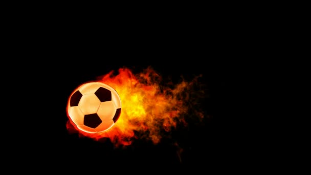 Bola de fogo de futebol em chamas no fundo preto, renderização HD com canal alfa — Vídeo de Stock