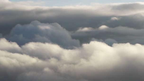 Vlucht boven de wolken — Stockvideo