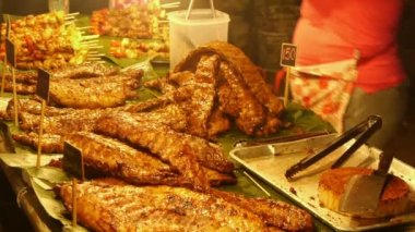 Tayland'da sokak gıda pazarı