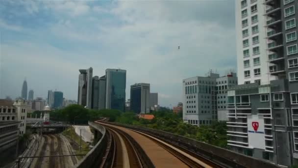 Tráfico callejero en Kuala Lumpur, Malasia — Vídeo de stock