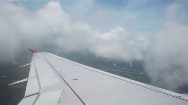 Bulutların üzerinde uçuş — Stok video