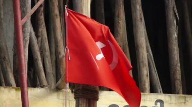 ? ommunist bayrak