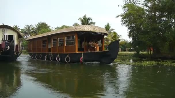 Casa flotante — Vídeo de stock