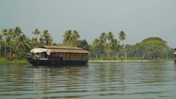 Casa flotante — Vídeo de stock