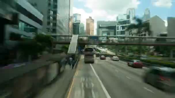 Hong kong - 3 september 2012: rijden met de bus op drukke straat in het centrum van hong kong, timelapse. — Stockvideo