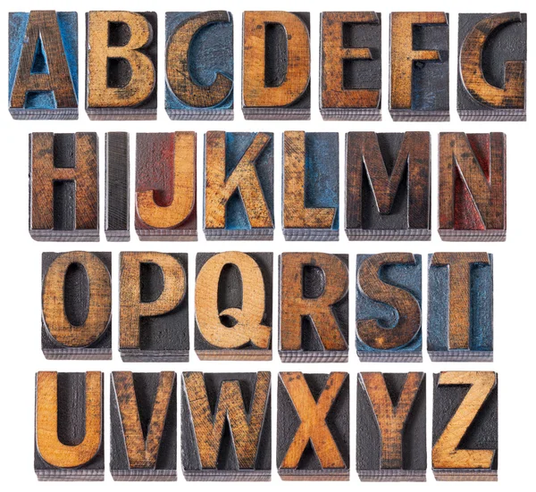 골동품 나무 종류에 있는 알파벳 — 스톡 사진