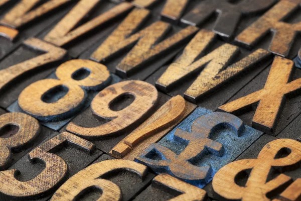 Pound symbol in wood type — Stock Photo, Image